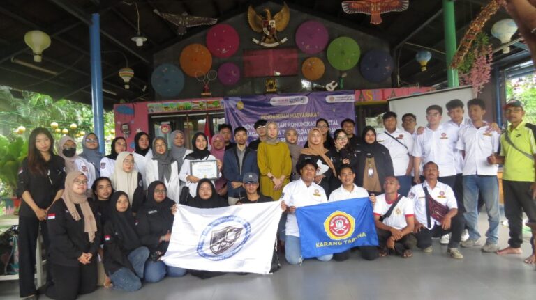 Mahasiswa Ilmu Komunikasi UTA’45 Jakarta Wujudkan Pembelajaran Berdampak melalui Pengabdian Masyarakat Berbasis Literasi Digital